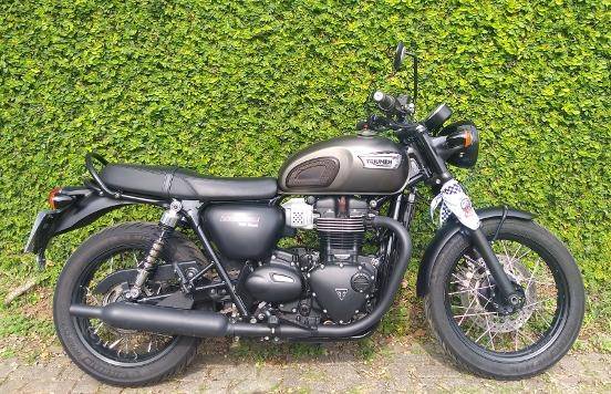 TRIUMPH BONNEVILLE T100 BLACK 900 